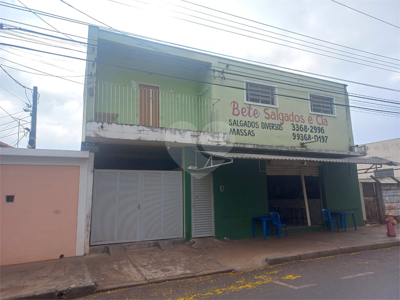 Sobrado para venda.