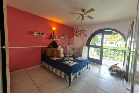 Casa à venda com 3 quartos, sendo 1 suíte, em Interlagos, São Paulo, SP