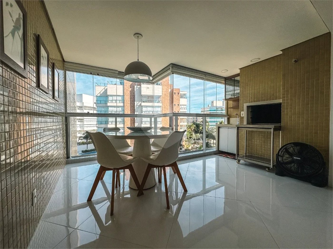 Apartamento à venda com 4 suítes em Riviera de São Lourenço, Bertioga, SP