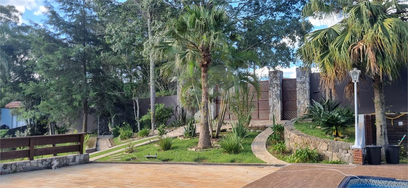 Casa à venda com 7 quartos, sendo 4 suítes, no condomínio Residencial Ypeville, Mairiporã - SP