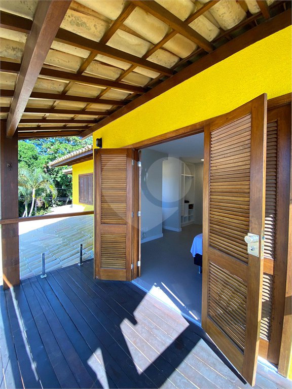 Casa à venda com 4 quartos, sendo 3 suítes, no condomínio Ipê Amarelo, Porto Seguro - BA