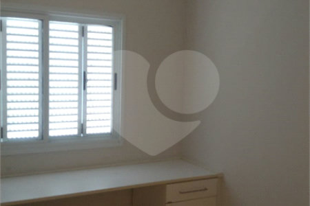 Casa à venda com 4 quartos, sendo 2 suítes, no condomínio Vila D'amalfi, Sorocaba - SP