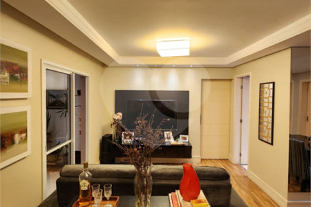 Apartamento à venda com 3 suítes em Vila Suzana, São Paulo, SP