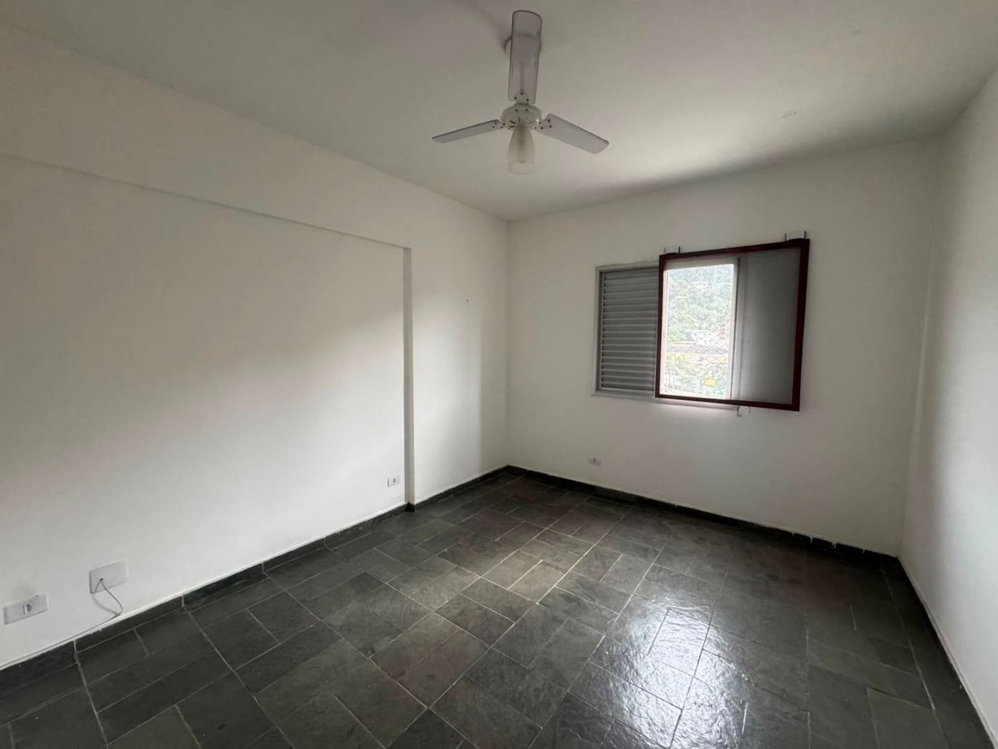 Apartamento com 2 dormitórios à venda, 70 m² por R$ 300.000,00 - Jardim Três Marias - Guarujá/SP