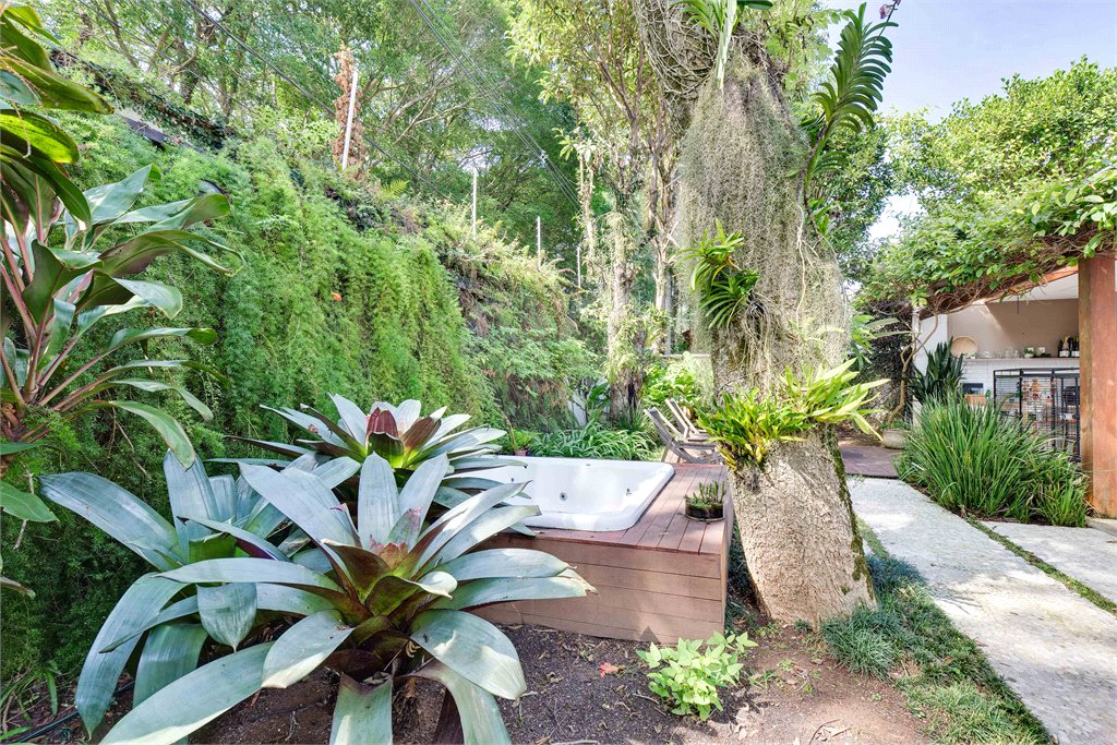 Casa à venda com 3 suítes no condomínio Parc Vignoble, São Paulo - SP