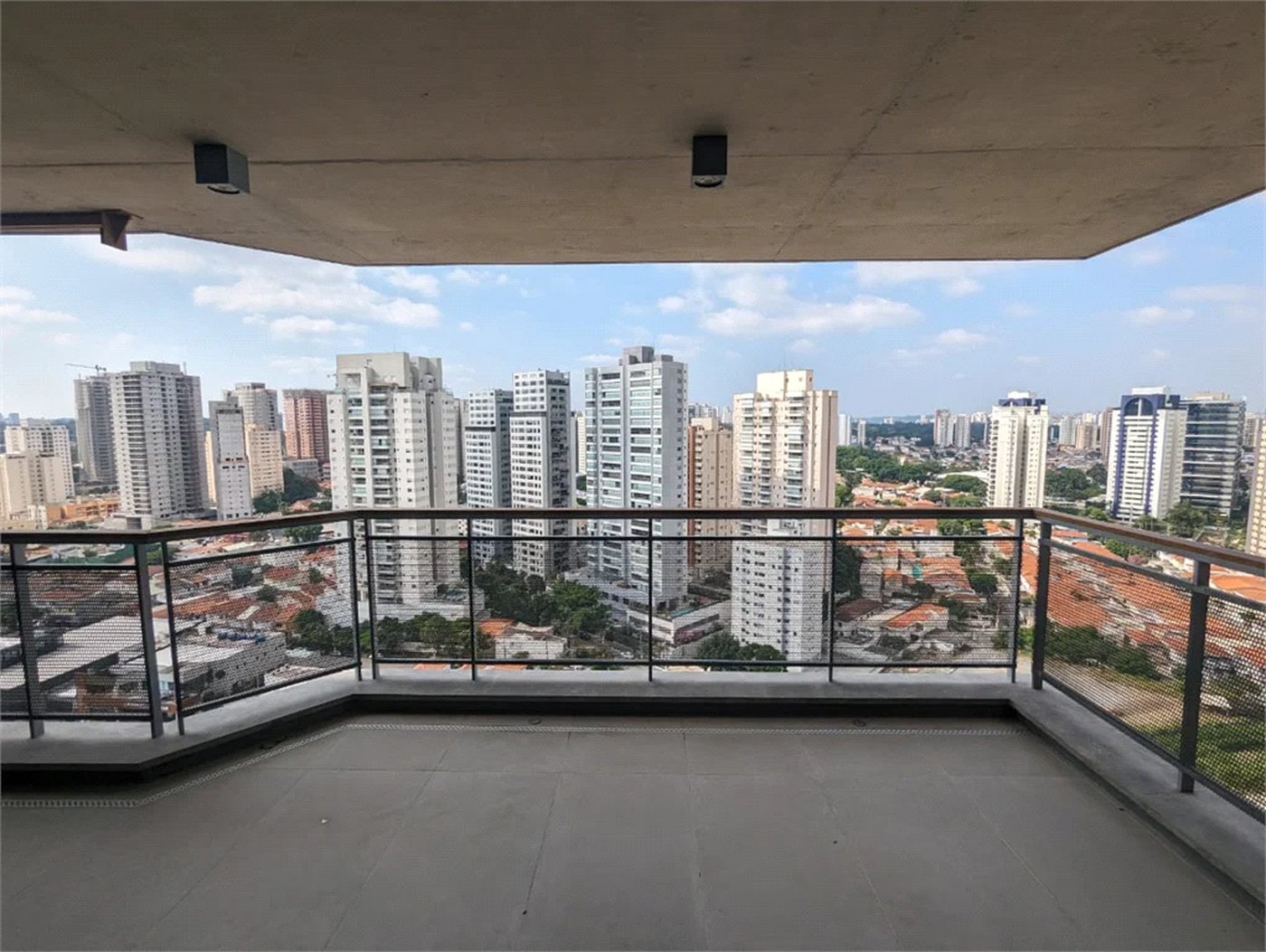 Apartamento à venda com 3 quartos, sendo 2 suítes, em Jardim das Acácias, São Paulo, SP