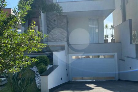 Casa à venda com 4 quartos, sendo 3 suítes, no condomínio Brisa 1, Mogi das Cruzes - SP