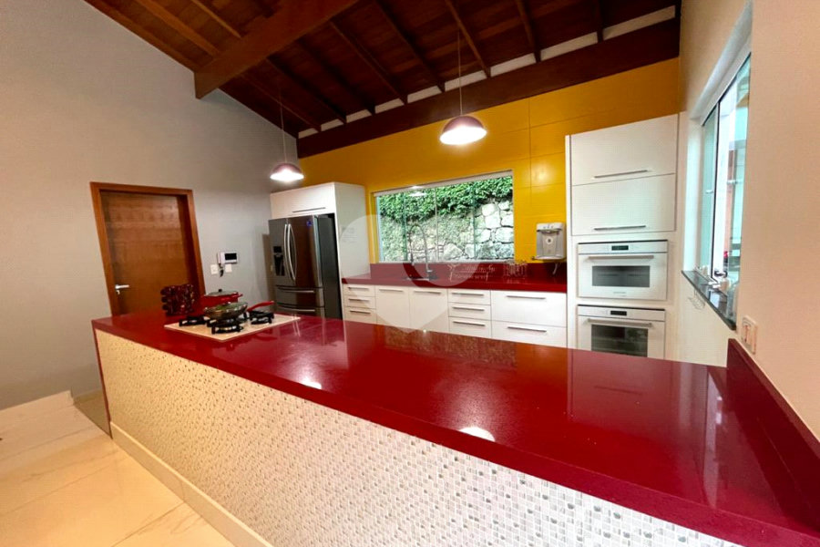 Casa à venda ou para alugar com 4 suítes no condomínio Associação Reserva das Hortênsias, Mairiporã - SP