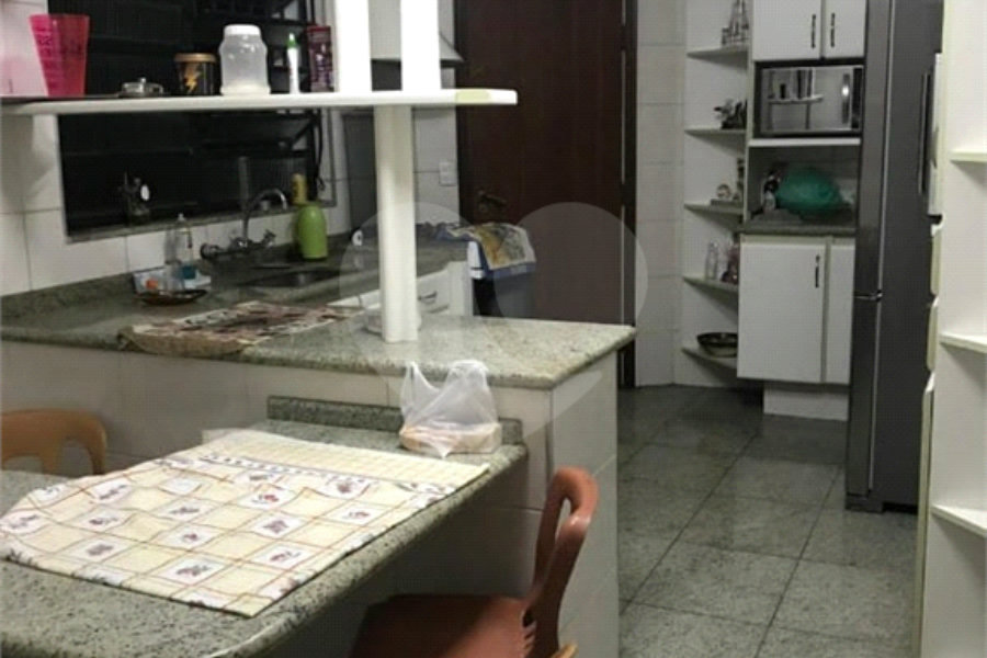 Sobrado à venda com 4 suítes em Vila Irmãos Arnoni, São Paulo, SP
