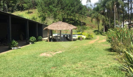 Casa à venda com 6 quartos, sendo 2 suítes, em Roseira, Mairiporã, SP