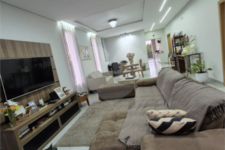 Casa à venda com 4 quartos, sendo 3 suítes, no condomínio Vilaggio Araçoiaba, Araçoiaba da Serra - SP