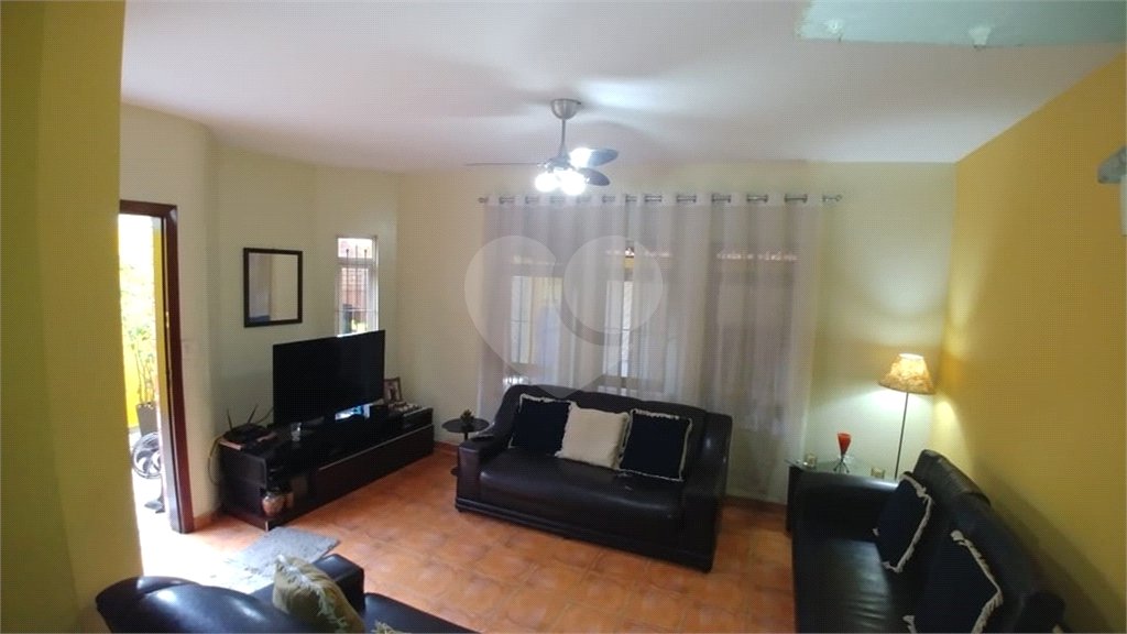 Sobrado à venda com 3 quartos, sendo 1 suíte,  em Tremembé, São Paulo, SP
