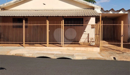 Casa à venda com 2 quartos no Centro, Araraquara, SP