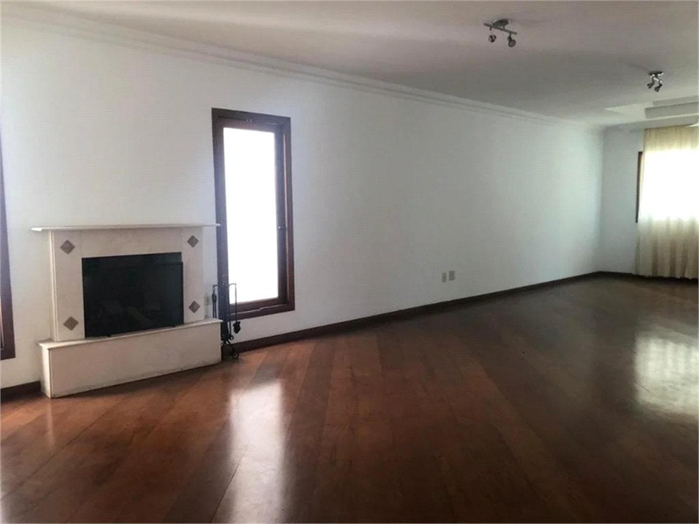 Casa à venda com 4 suítes no condomínio Vila das Emboabas, São Paulo - SP