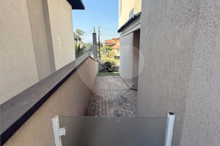 Casa à venda com 4 quartos, sendo 2 suítes,  no condomínio Arujá 5, Arujá - SP