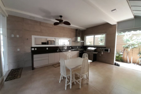 Casa à Venda no Condomínio Damha III – Elegância e Conforto para sua Família