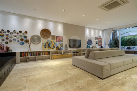 Casa à venda com 4 suítes no condomínio Ville de France, São Paulo - SP