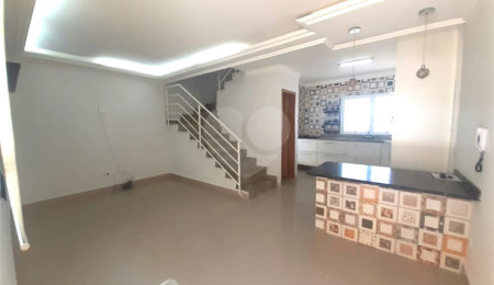 Casa à venda com 3 quartos, sendo 1 suíte,  no condomínio Apeu, São Paulo - SP