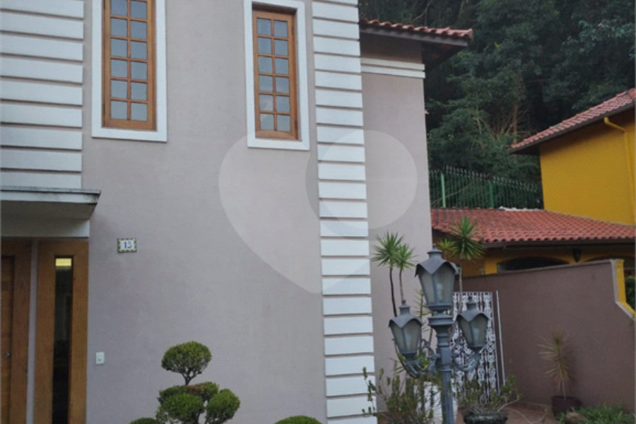 Casa à venda com 4 quartos, sendo 3 suítes, no condomínio Da Serra, São Paulo - SP