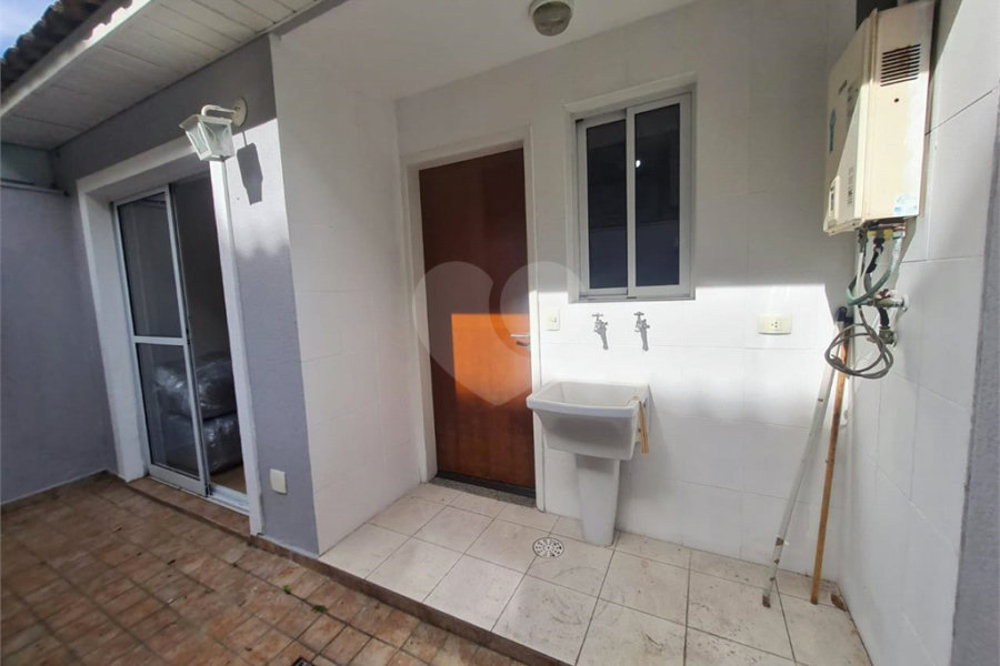 Casa à venda com 3 quartos, sendo 1 suíte, no condomínio Jardim Itatinga II, São Paulo - SP