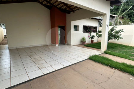 Casa à venda com 3 quartos, sendo 1 suíte, em Jardim Santa Marta, Cuiabá, MT