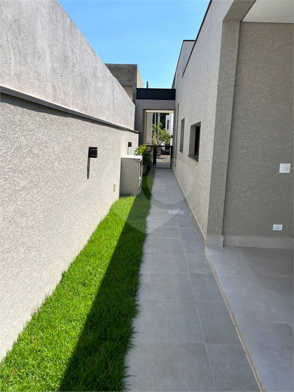 Casa à venda com 4 suítes no condomínio Figueira Garden, Atibaia - SP