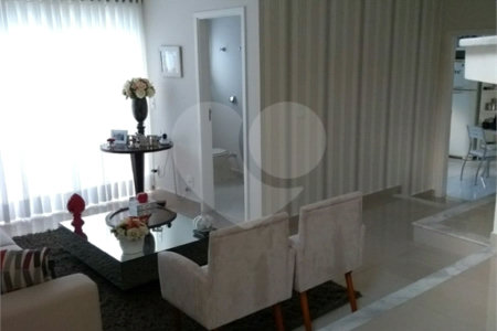 Casa à venda com 3 quartos, sendo 2 suítes,  no condomínio Terras do Oriente, Valinhos - SP