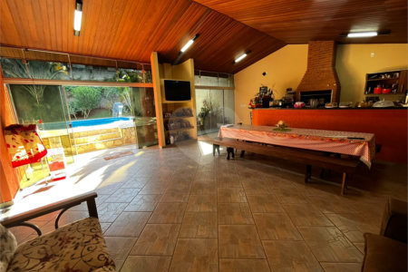 Casa à venda com 3 quartos, sendo 1 suíte, em Vila Nastri, Itapetininga, SP
