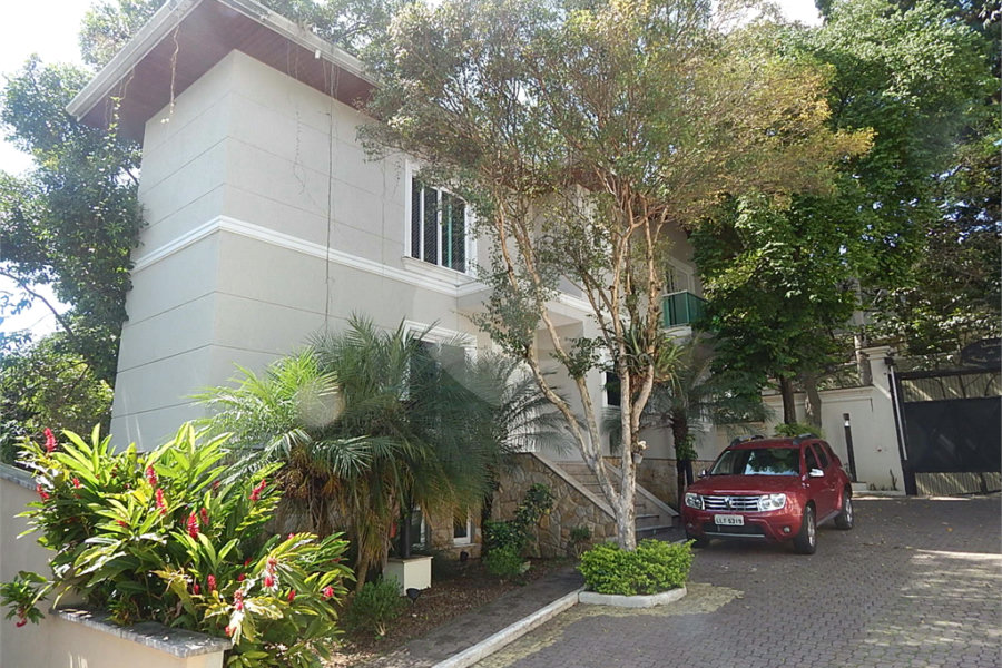 Casa à venda com 3 suítes no condomínio Quinta de Santo Antônio, São Paulo - SP