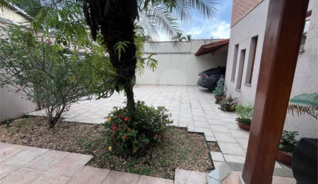 Casa à venda com 4 quartos, sendo 2 suítes,  no condomínio Jornalista Américo Ariza, São Paulo - SP