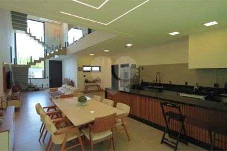 Casa à venda com 3 suítes em Pinheirinho, Vinhedo, SP
