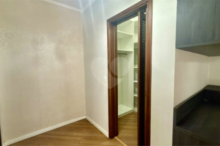 Casa à venda com 4 suítes no condomínio Parque Village Castelo, Itu - SP