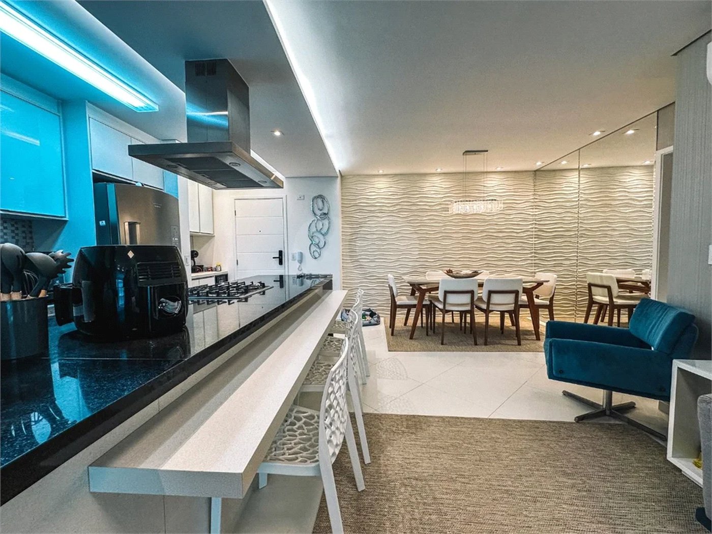 Apartamento à venda com 3 quartos, sendo 2 suítes,  em Riviera de São Lourenço, Bertioga, SP