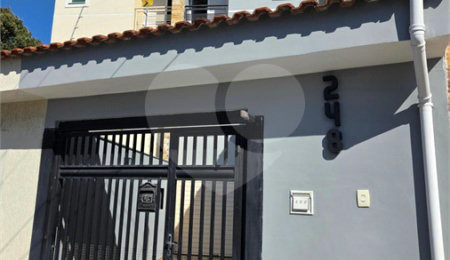 Sobrado à venda com 3 quartos, sendo 1 suíte,  em Vila Gustavo, São Paulo, SP