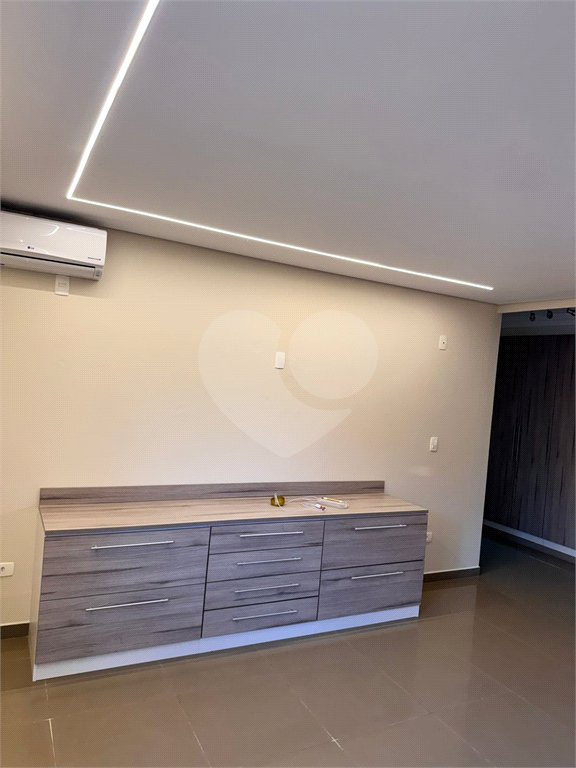Casa à venda com 4 quartos, sendo 3 suítes, no condomínio Terras de Mont Serrat, Salto - SP
