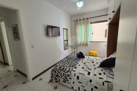 Apartamento à venda com 3 quartos, sendo 1 suíte,  no Centro, Cabo Frio, RJ