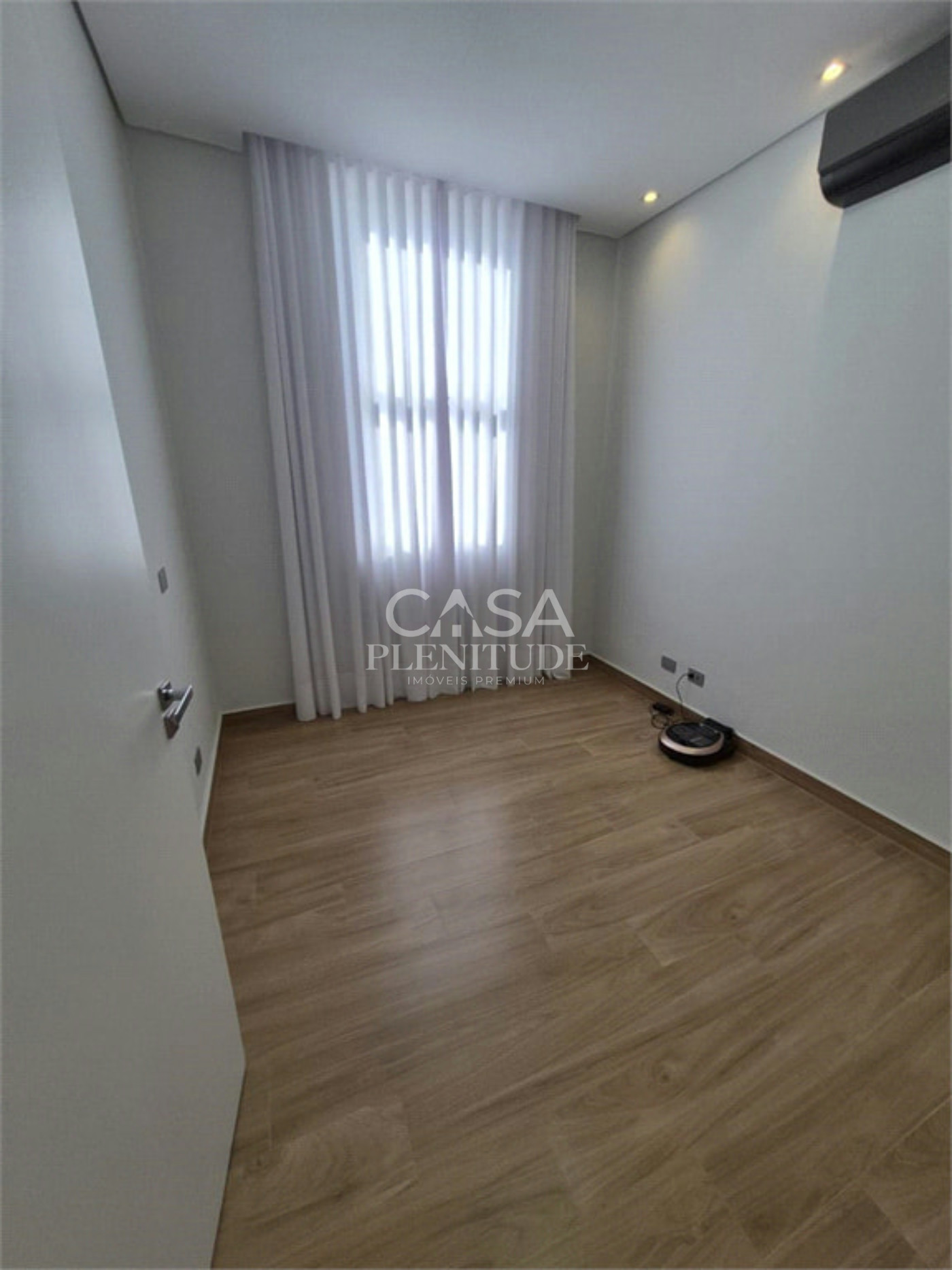 Casa em condomínio à venda com 4 quartos, sendo 3 suítes, em Iporanga, Sorocaba, SP