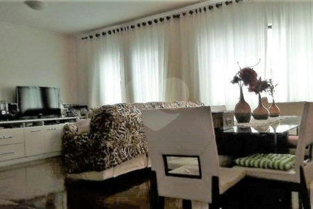 Sobrado à venda com 4 quartos, sendo 2 suítes, em Vila Nivi, São Paulo, SP