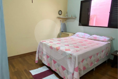 Casa à venda com 3 quartos, sendo 2 suítes, no condomínio Residencial Jardim Altos de Suzano, Suzano - SP
