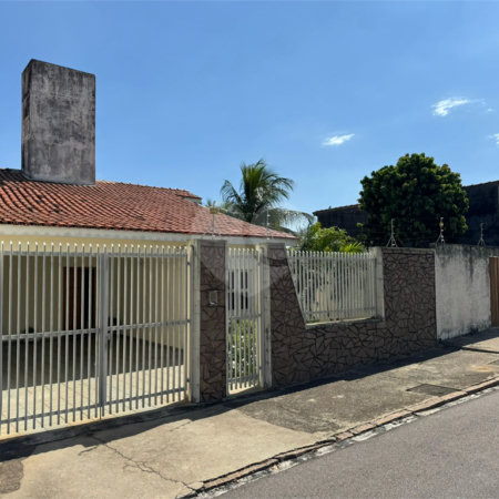 Casa à venda com 4 quartos, sendo 1 suíte,  em Vila Romão, Salto, SP