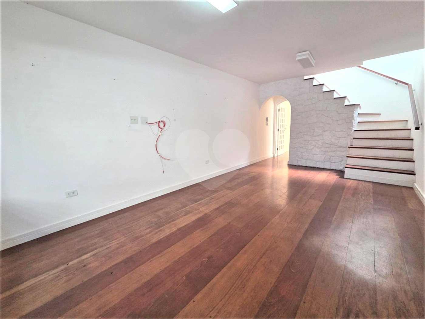Sobrado à venda ou para alugar com 3 quartos, sendo 2 suítes,  em Vila Lucia, São Paulo, SP