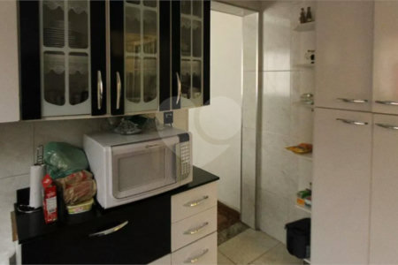 Sobrado à venda com 6 quartos, sendo 1 suíte, em Vila Olinda, São Paulo, SP