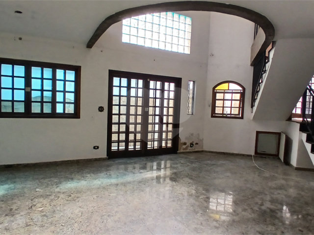 Sobrado à venda com 4 quartos, sendo 1 suíte,  em Santana, São Paulo, SP