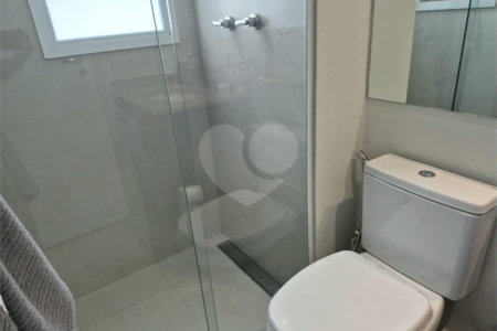 Oportunidade na Vila Leopoldina!! Apartamento com dois dormitórios, sendo uma suíte, dois banheiros, e com duas vagas.