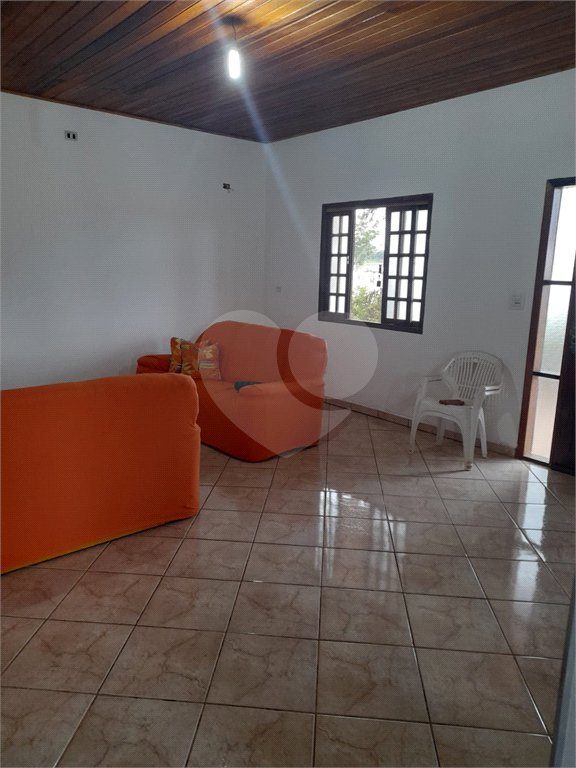 Chácara à venda com 3 quartos, sendo 1 suíte, no Centro, Porangaba, SP
