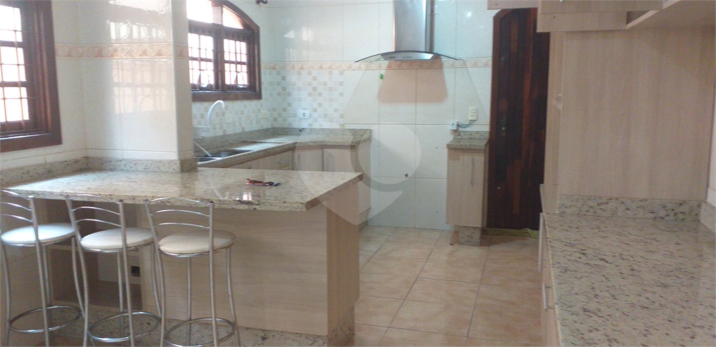 Sobrado à venda com 3 quartos, sendo 1 suíte, em Tremembé, São Paulo, SP
