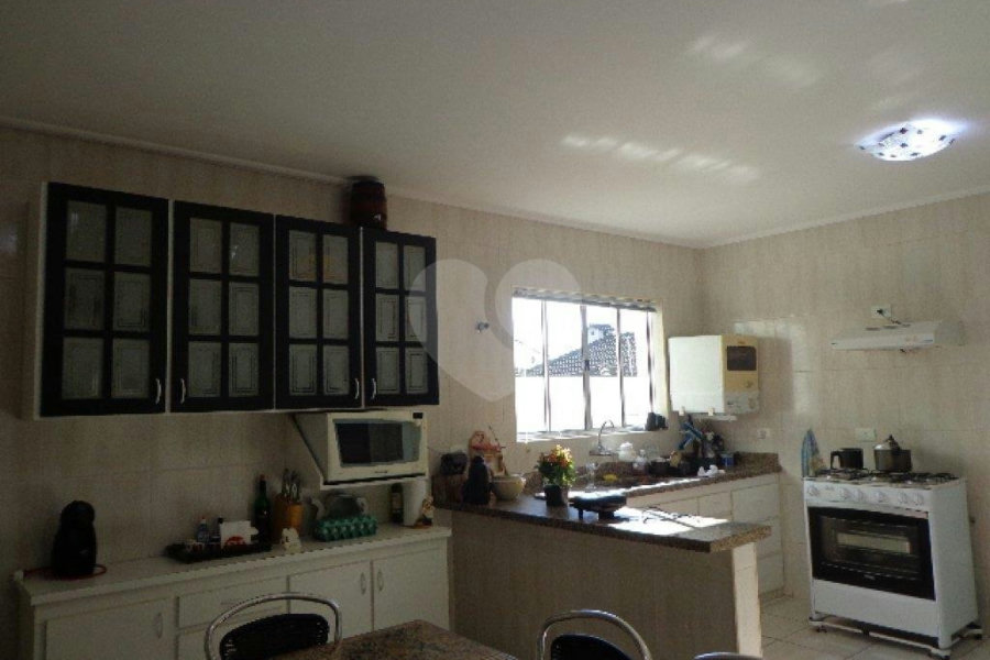 Sobrado à venda com 4 quartos, sendo 1 suíte, em Jardim Floresta, São Paulo, SP
