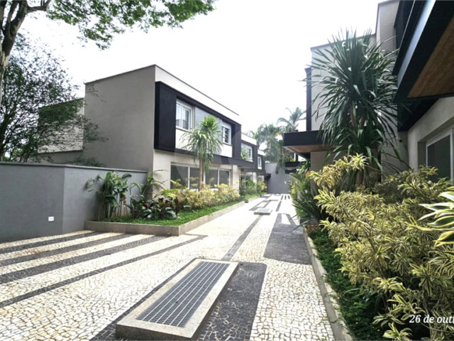 Casa à venda com 4 suítes no condomínio Vila Arese, São Paulo - SP