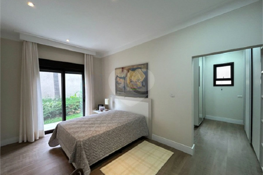 Sobrado à venda com 5 quartos, sendo 3 suítes, em Tremembé, São Paulo, SP