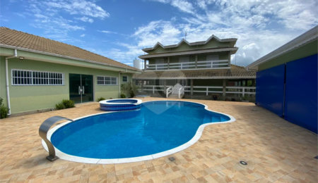 Casa à venda com 6 quartos, sendo 1 suíte,  no condomínio Horizonte Azul I, Itupeva - SP